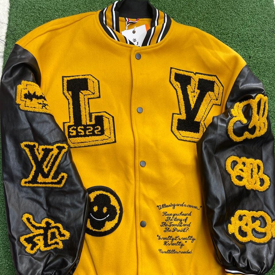 DesignerPlugZA's tweet image. Louis vuitton Leatherman jackets

For purchases DM or send me a message on whatsapp 0634193871

Delivery takes 1-3 days nationwide for R100 via Aramex

Cash on delivery in Sandton