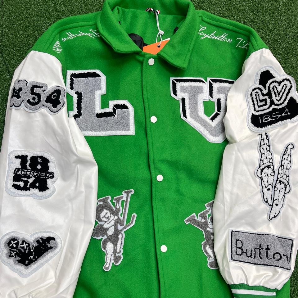 DesignerPlugZA's tweet image. Louis vuitton Leatherman jackets

For purchases DM or send me a message on whatsapp 0634193871

Delivery takes 1-3 days nationwide for R100 via Aramex

Cash on delivery in Sandton