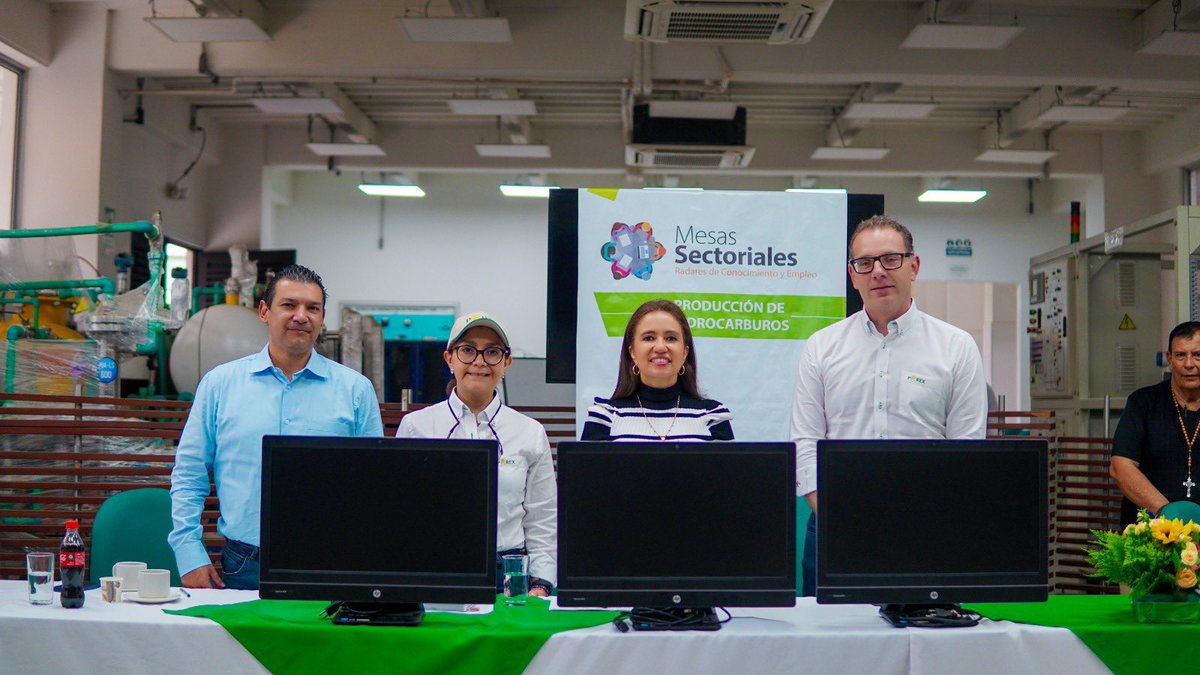 johanasmedina's tweet photo. #AliadosSENA
Hoy recibimos la visita de Josh Share Vicepresidente sénior de servicios corporativos de Parex Resources y su equipo de trabajo, con quienes adelantamos mesa de trabajo para dar a conocer los servicios y proyectos del @SENACasanare y afianzar lazos de cooperación. https://t.co/MVkAXIBTTG