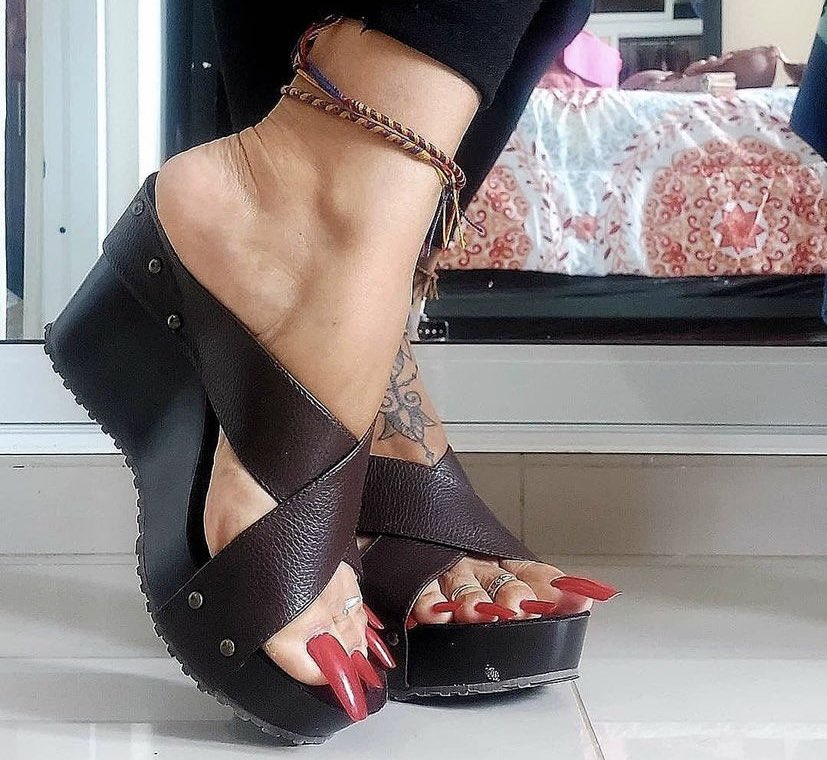 The Gorgeous 10 on Twitter: "😍 @SolesqueenRD #wedgewednesday 🔥🔥🔥🔥🔥💅🏿👣💅🏿