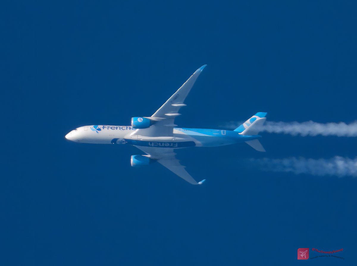 TheSnoopySnoop's tweet photo. Loving the clear sunset high fliers this evening
#BF710 ๐ซ๐ท French bee
Airbus A350-941, F-HREY
624mph, 36000ft (6.8 miles), ORY/SFO
#AvGeek #Planespotting #aviation #aviationphotography #Nikon #nikonphotography https://t.co/dAzijG2WVD