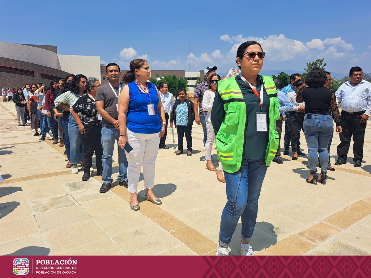 DIGEPO_GobOax's tweet photo. El día hoy las y los integrantes de la Dirección General de Población de Oaxaca, participamos en en el Primer #Simulacro Nacional 2023. Fomentando la cultura de la prevención ante escenarios de emergencia. https://t.co/9C88nVxlHa