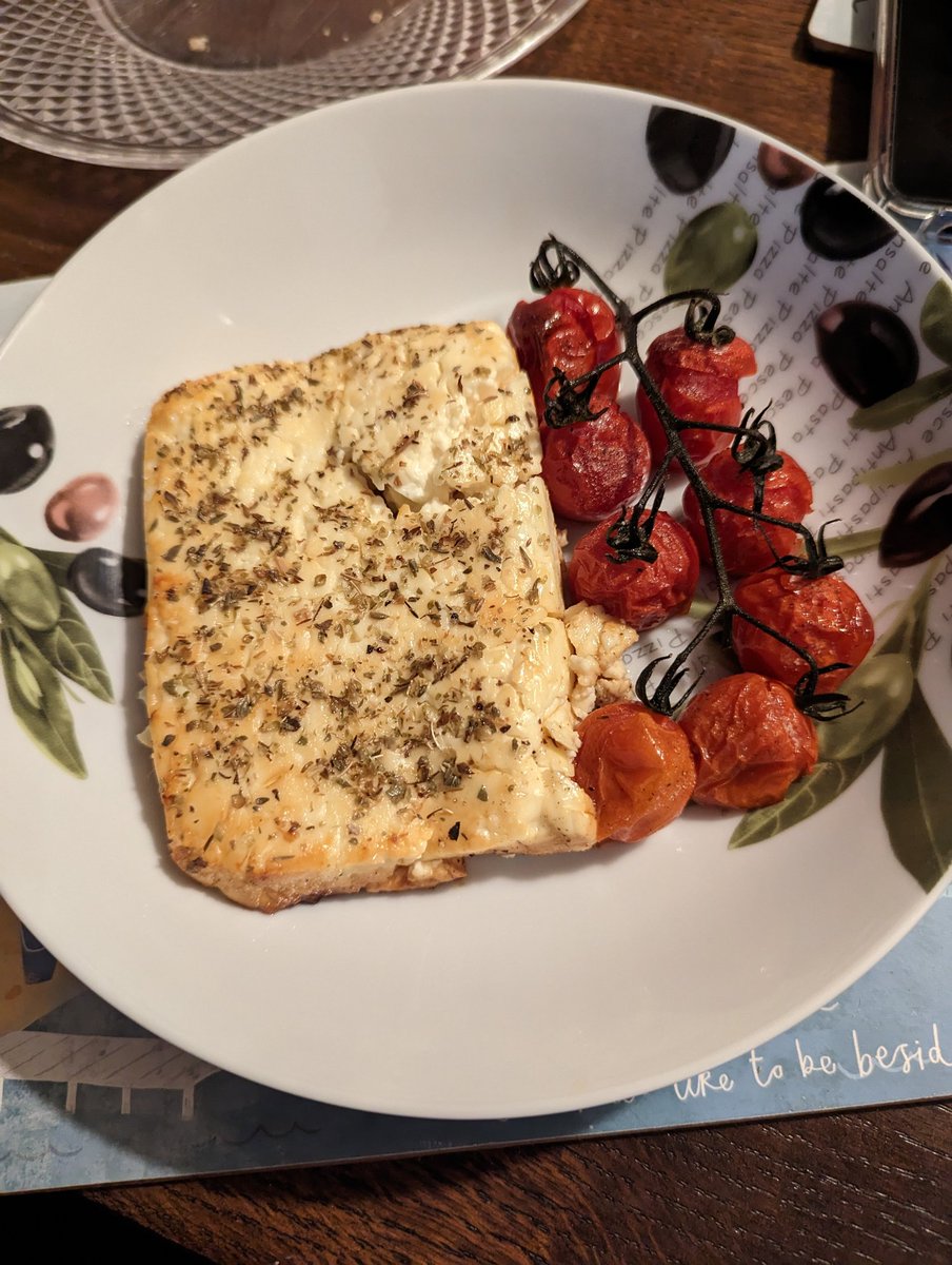 Safetyconundrum's tweet photo. Anyone for baked Fetta & a vine on cherry tomato starter?
Pope Fetta and tomatoes in oven proof dish, season feta in oregano and tomatoes in salt and pepper, cover in oil
Bake for 25 minutes in 175⁰C oven until tomatoes are soft & Fetta colours.
#homecooking #tomatoes
#fetta https://t.co/bJPSAygynn