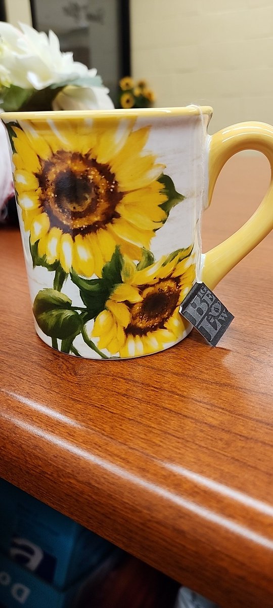 Missprinntt's tweet photo. @bigelowtea Cool and cloudy here in Minnesota today. Loving the Green Tea with Lemon - sunshine in a cup! #teaproudly https://t.co/BeQeclln2g