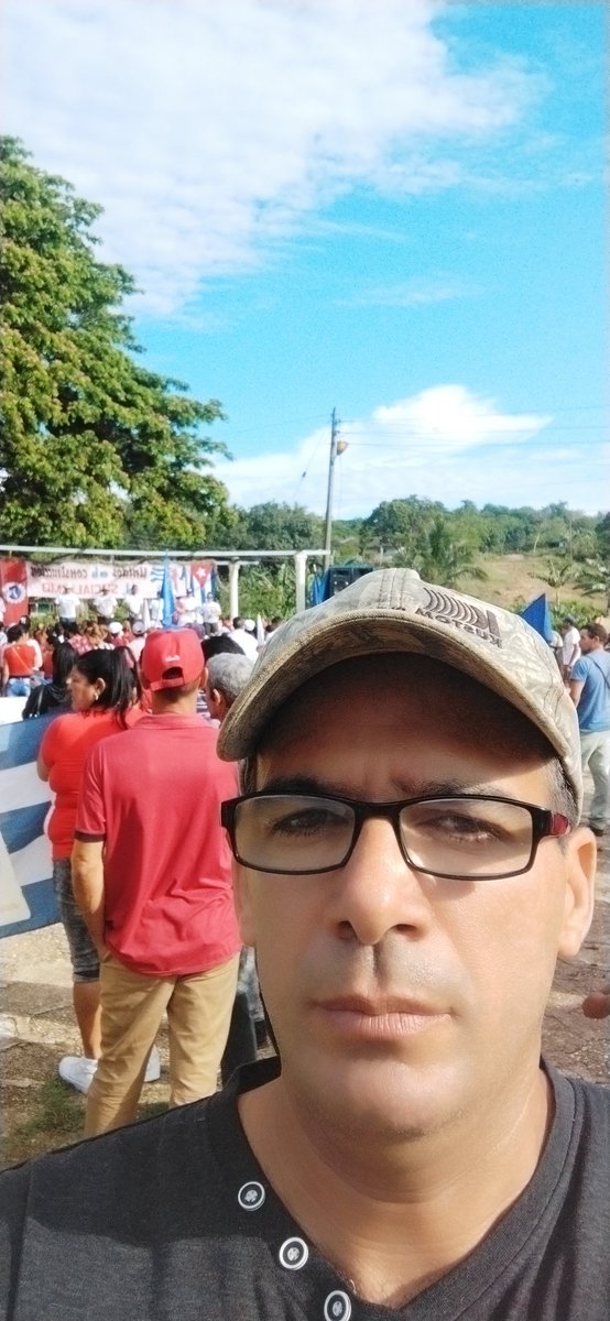 GuerraNapoles's tweet photo. Día de júbilo en el consejo popular de Comecará, acto por el día del proletariado. Demostrando una vez más que estamos juntos a la revolución y a los ideales de #Fidel. @dpestgo @FrenteDme #educacion https://t.co/AmEGgaJMWd