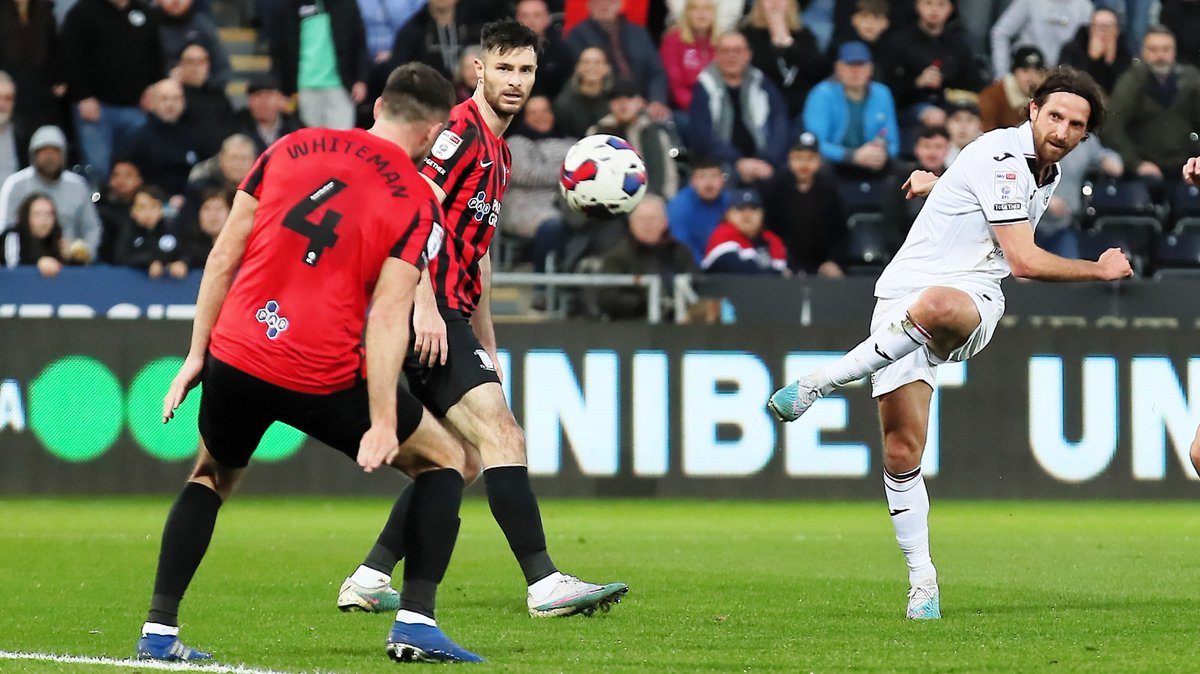SwansOfficial's tweet photo. The Welsh Pirlo's first Swans goal in 11 years 🫶 https://t.co/96Pv5E4Fbi