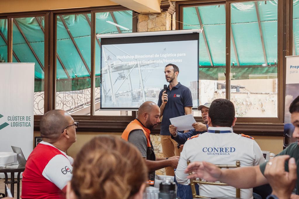 UNOCHA_Americas's tweet photo. Durante una emergencia, la coordinación logística es clave para garantizar que la ayuda llegue a quienes más la necesitan.

Organizaciones humanitarias y del sector público y privado participan en el Taller Binacional de #LogísticaParaEmergencias entre 🇬🇹Guatemala y 🇭🇳Honduras. https://t.co/IoFoGqmNS4