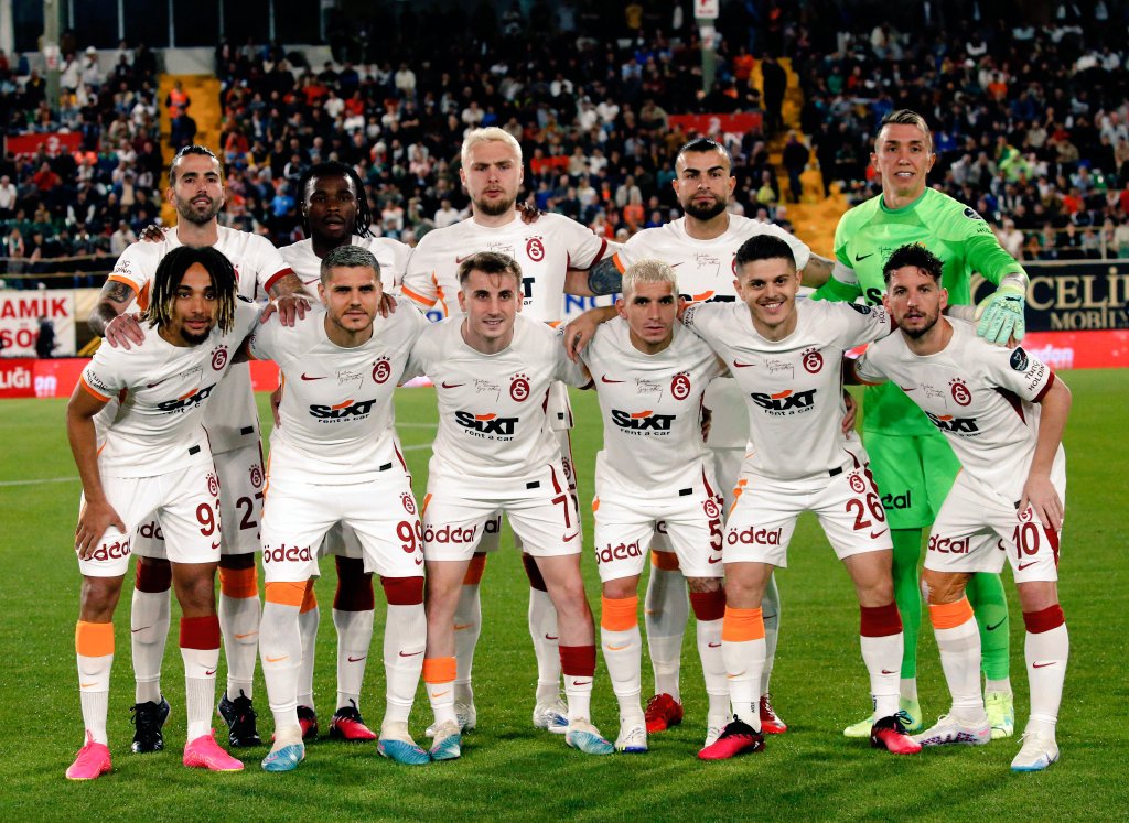 GSliCedric's tweet photo. Yarışta tutsanız ne olacak ... !  @TFF_Org

#HarambahçeKollanıyor https://t.co/AmWCbEx8hM