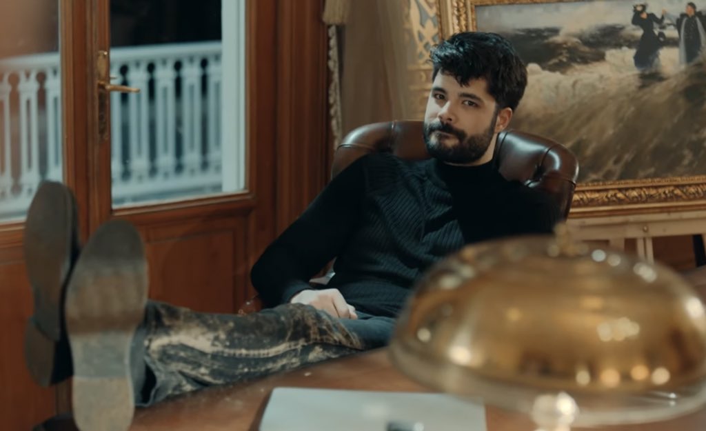 Erdenetkulkanfc's tweet photo. Tam iki sene önce bugün bu saatlerde hayatıma giren ve kısa süre içinde çok sevdiğim ve bağlandığım bir hayali karaktere veda etmek zorunda kaldım. Kulkan’a hayat verdiğin, onu bize sevdirdiğin için çok teşekkürler @gencoozak 🙏🏻❤️
#KulkanErdenet https://t.co/s21IZ2C3Bh