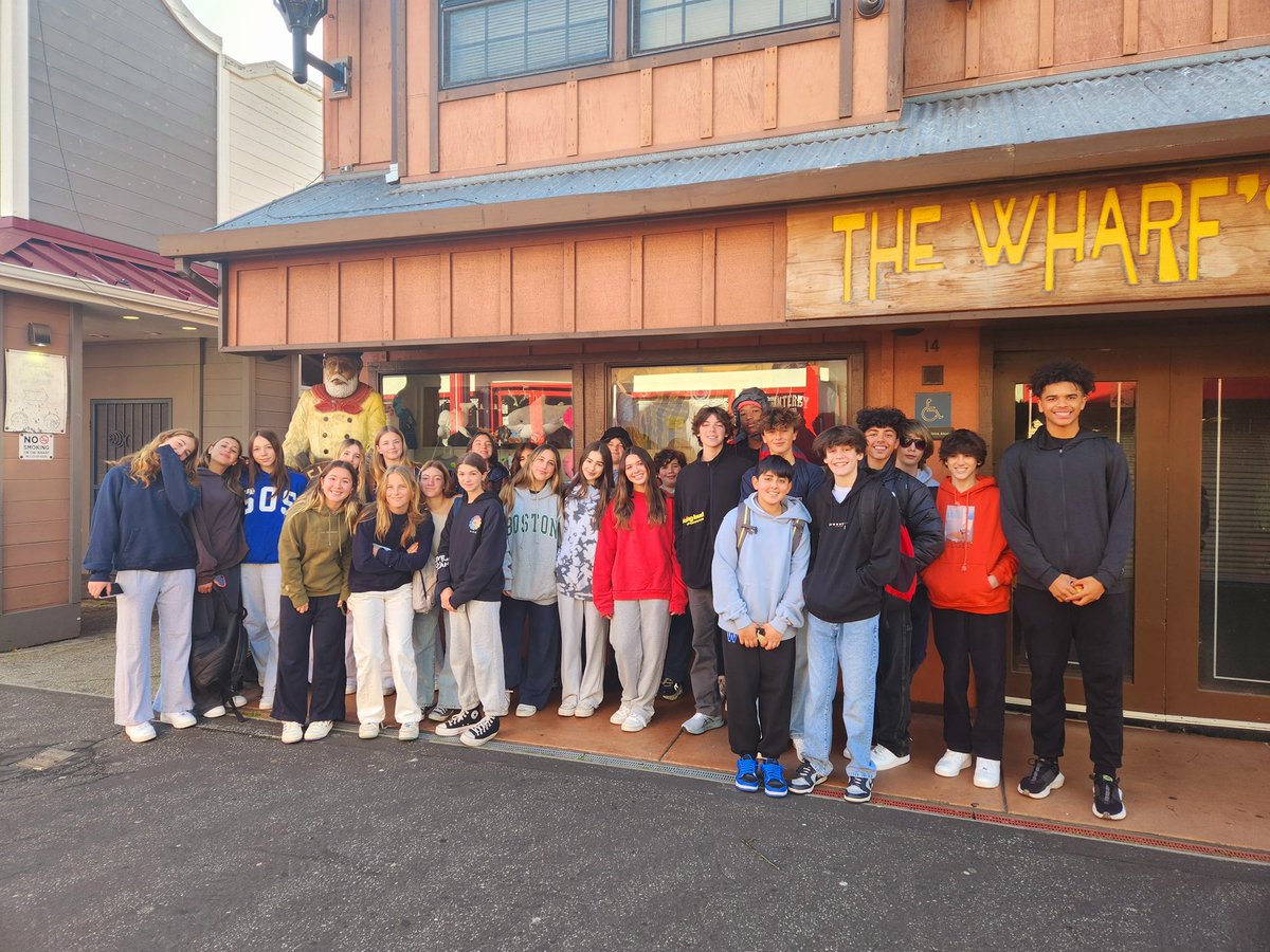 WindwardSchool's tweet photo. Our 8th Graders are making a splash in Monterey today! #Minimester 

@emandelwindward https://t.co/CImvglm9Vl