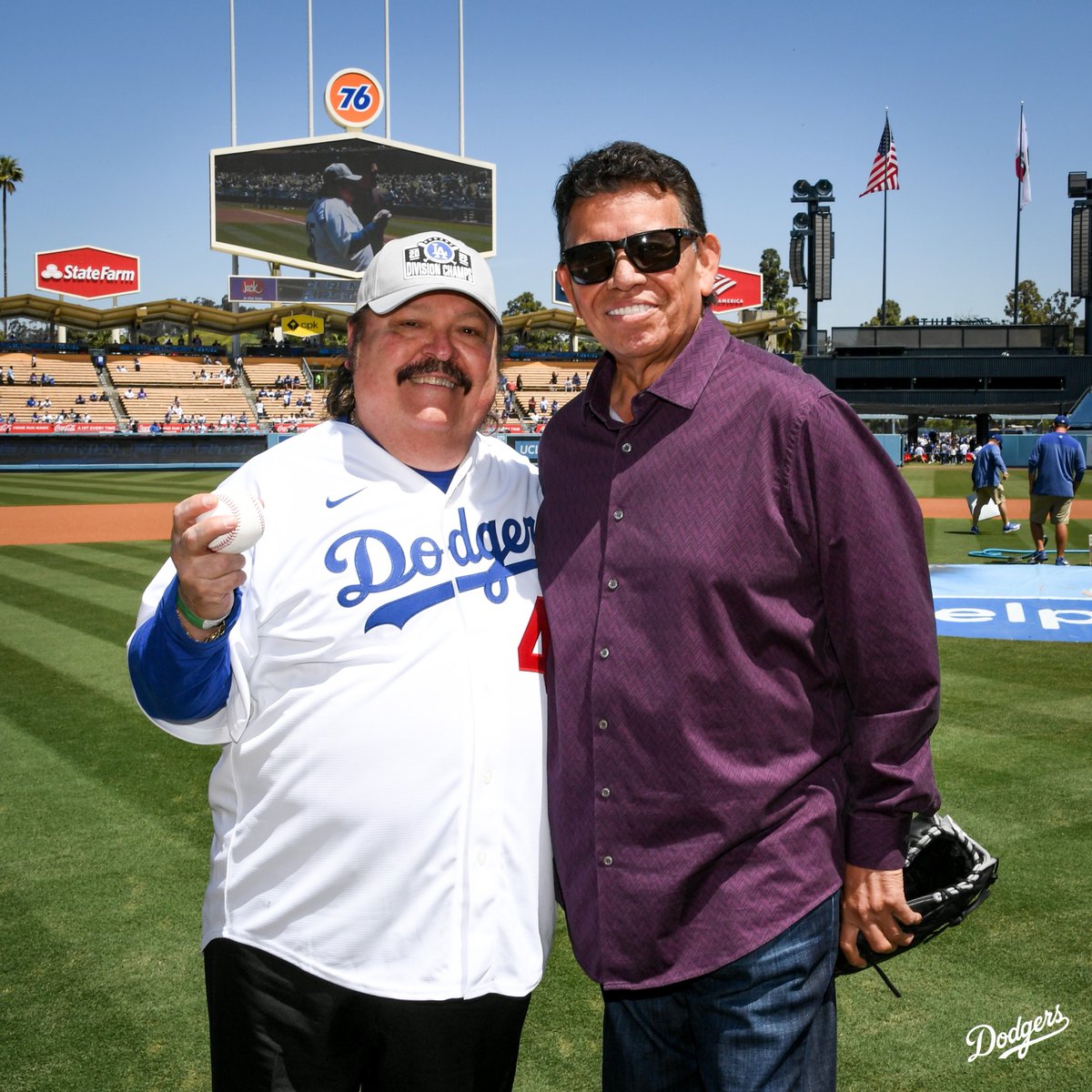 Dodgers's tweet photo. El Rey del Acordeón. 

Welcome to Dodger Stadium, Ramón Ayala! https://t.co/962ughduYR