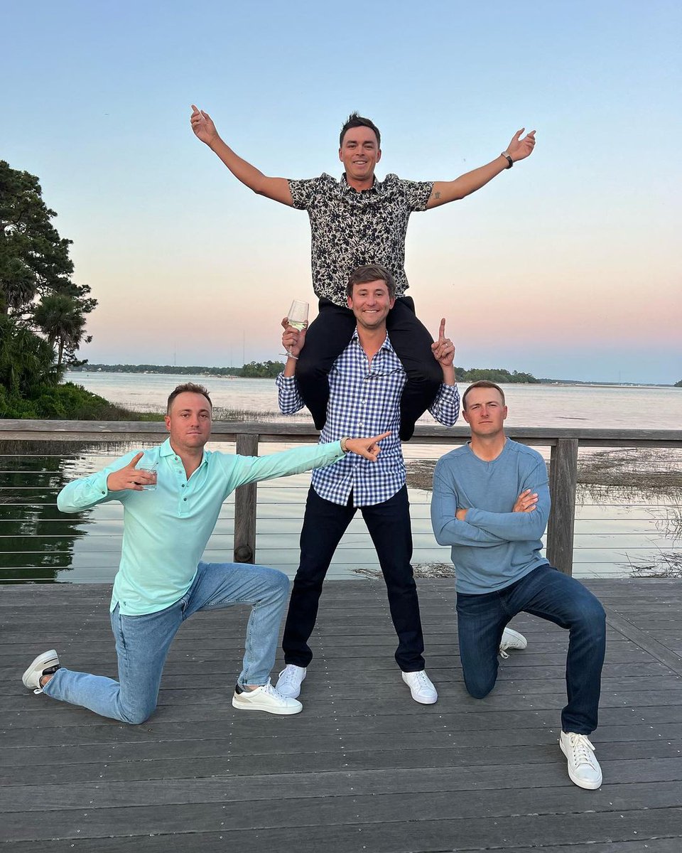GolfDigest's tweet photo. The band is back together. 👏

📸: @JustinThomas34 https://t.co/h58NClwsBV