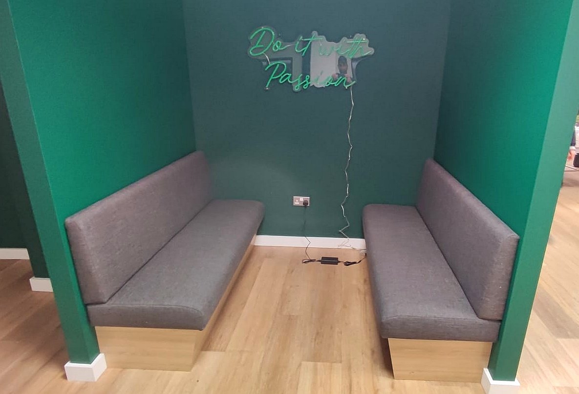 Finished reupholstering a kitchen booth in the office on time!

#commercialupholstery #contractupholstery #reupholsteredfurniture #furniturerestoration #furnitureupholstery #boothupholstery #seatingbench #upholsteredfurniture #upholsterylondon #kenningtonupholstery