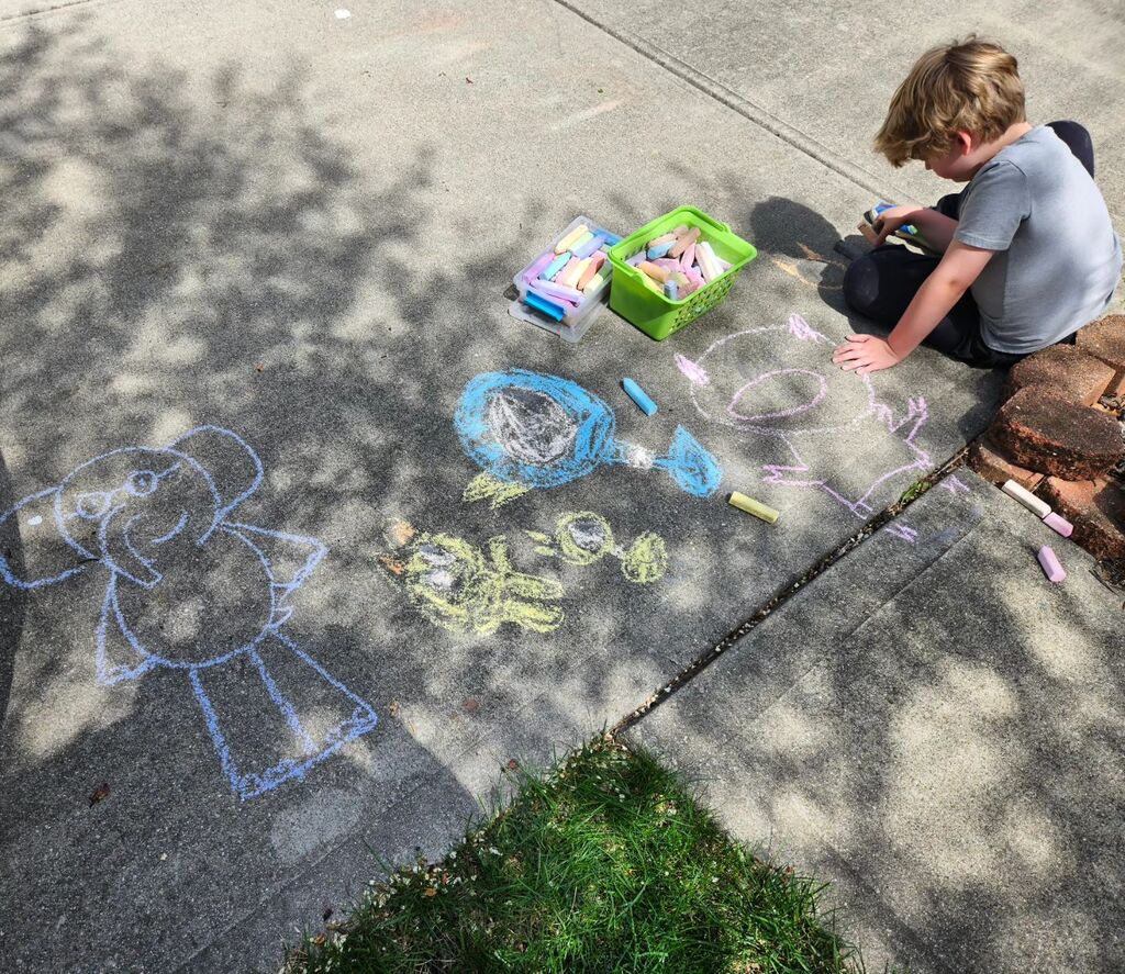 meranduh's tweet image. Drawing some @mo.willems.studio inspired chalk art today with #QuincyNoble. ❤️ #mowillems #sidewalkchalk #elephantandpiggie #dontletthepigeondrivethebus instagr.am/p/CrOlyTKujhc/