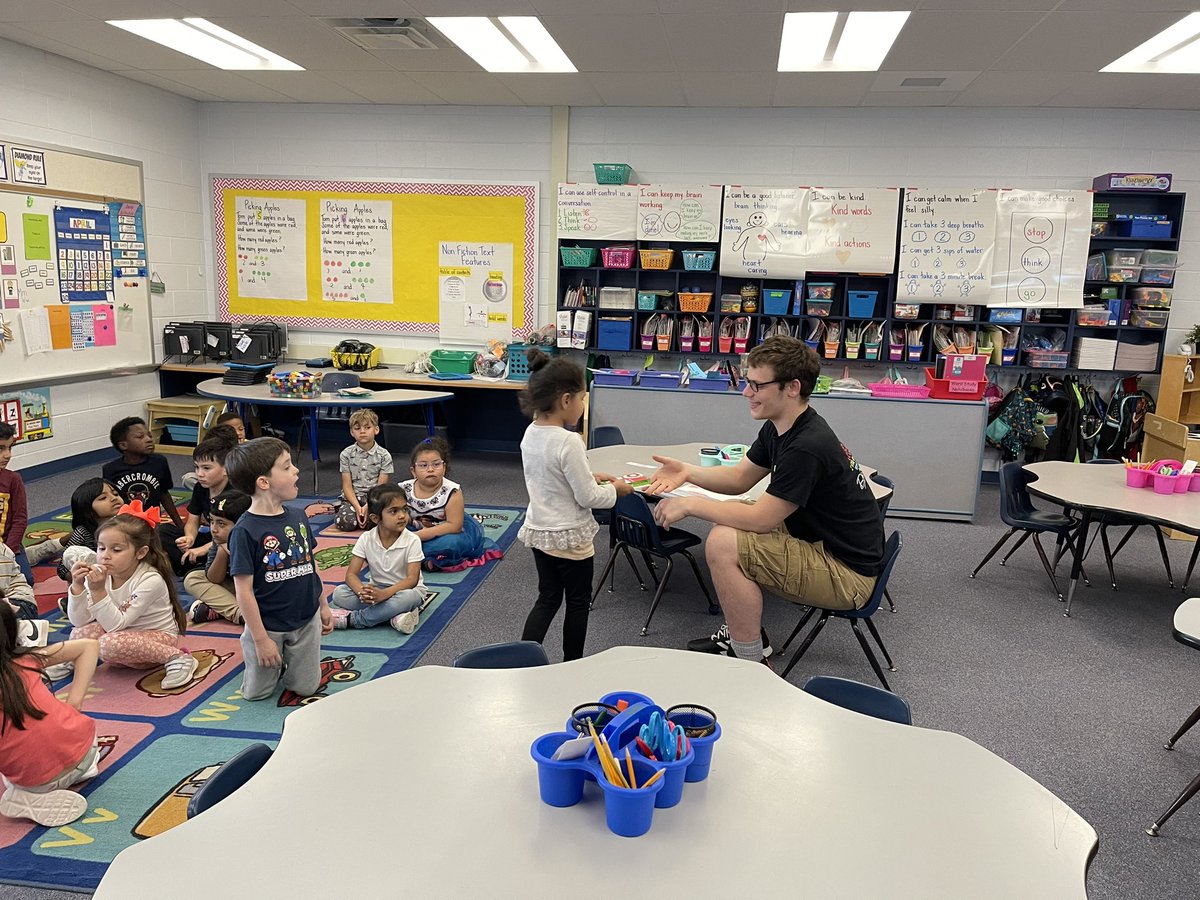 MrsJacksonFACS's tweet photo. Lots of goodbyes on our last day of field experience!! Thank you to our mentor teachers for opening their classrooms to our Teacher Cadets, it’s been a wonderful experience!! #lastday #vateachersfortomorrow https://t.co/pnwF3Lzdgz