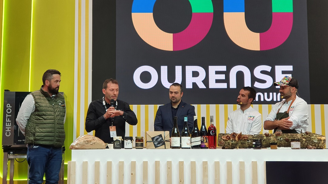 cunasdavia's tweet photo. Bajo el lema Ourense Genuina @TurismoInorde participa en el salón gourmets de Madrid, con una selección de productores que ayer pudieron explicar su modo de trabajar en un showcooking conjunto. 
¡Gran trabajo en equipo!
@PaadinWines @CRDO_Ribeiro @InordeOurense 
#inorde #ourense https://t.co/LztpfkOYHH