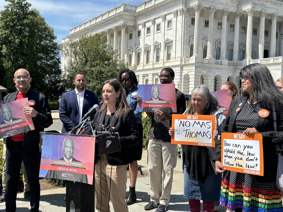 StopBigMoney's tweet image. We joined organizers and lawmakers calling on Justice Clarence Thomas to resign. Throughout his career, Justice Thomas has opposed transparency measures aimed at rooting out corruption. Congress must act and pass ethics reforms to restore the integrity of the Court. #ThomasResign