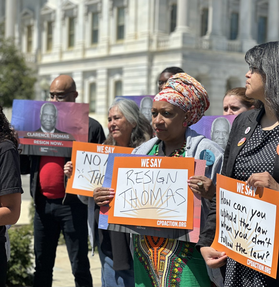 StopBigMoney's tweet image. We joined organizers and lawmakers calling on Justice Clarence Thomas to resign. Throughout his career, Justice Thomas has opposed transparency measures aimed at rooting out corruption. Congress must act and pass ethics reforms to restore the integrity of the Court. #ThomasResign