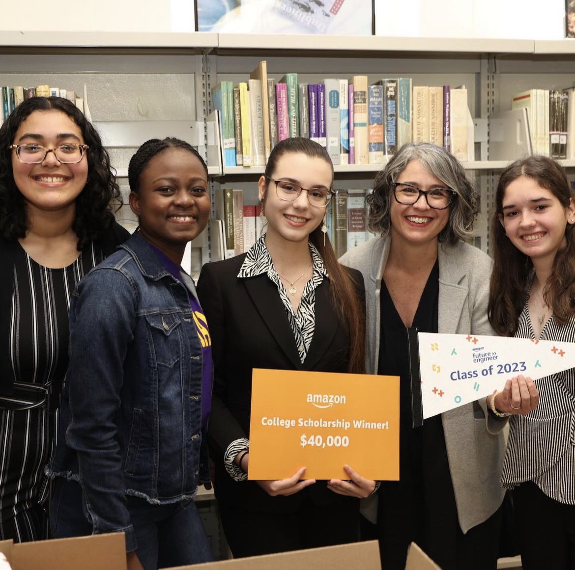 codeartorg's tweet image. Congratulations to Code/Art alums Jennifer M., Anne-Sophie F., Alexa M., and Vivian B. for being the recipients of @amazon’s #AmazonFutureEngineer Scholarship! Code/Art Girls are taking over the world, and we can't wait to see what this group of brilliant young ladies will do 💜