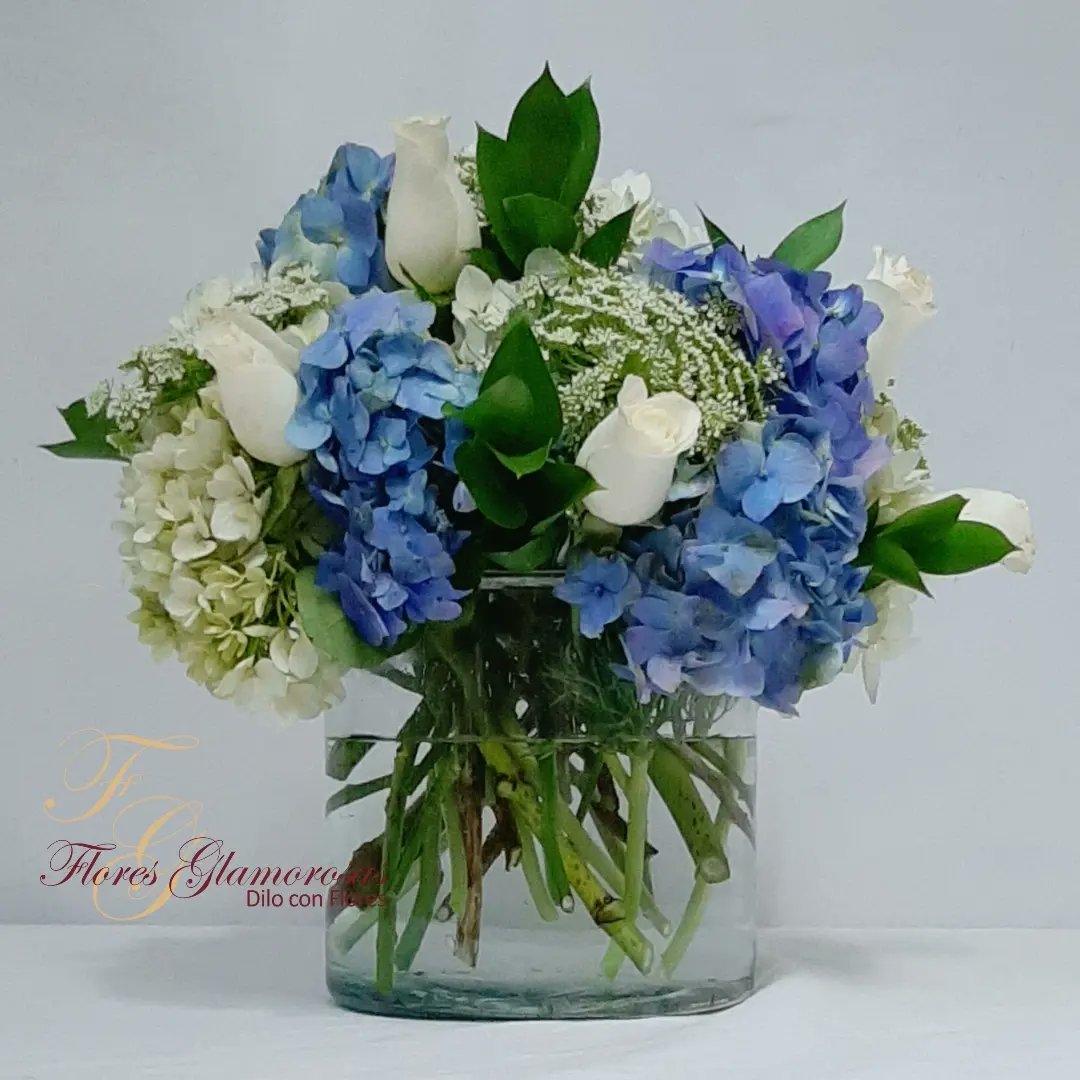 floresglamor's tweet photo. Centro de mesa ideal para eventos corporativos, reuniones o una simple cena romántica. Recuerda #diloconflores #rosas #hortensias #encaje #ruscus #centrodemesa #envios #cdmx🇲🇽 https://t.co/hzPvBsB4hS