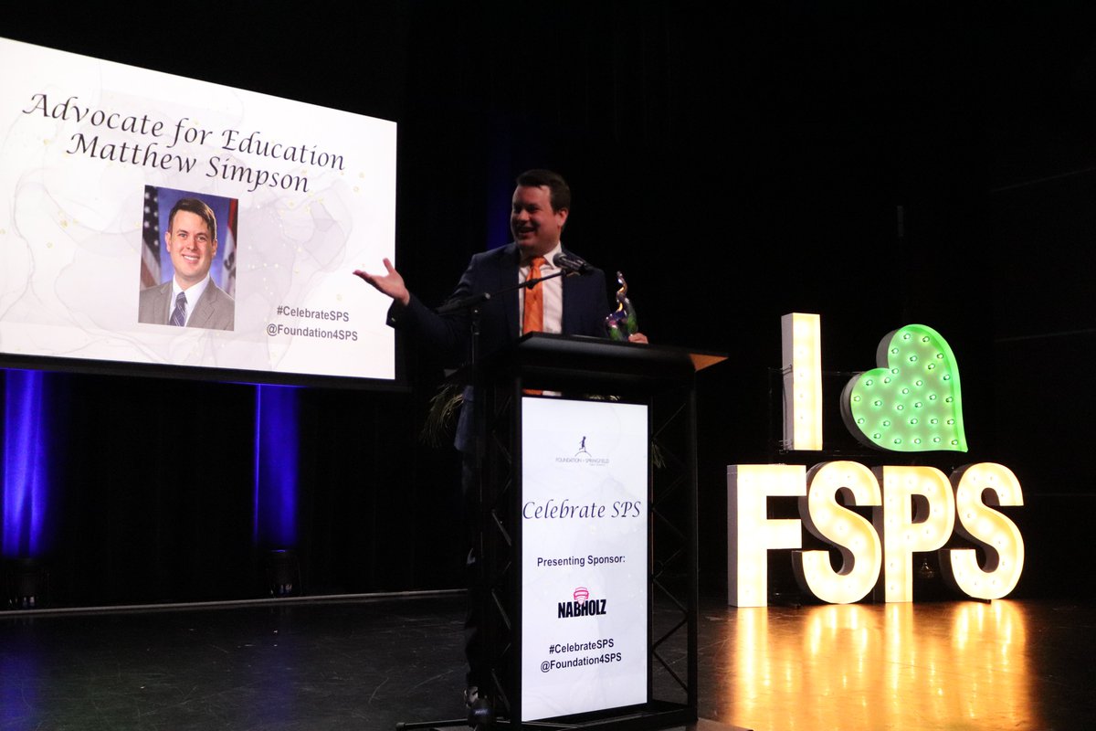 officialSPS's tweet image. .@Foundation4SPS honors SPS staff, donors at #CelebrateSPS Banquet 💚

MORE: ow.ly/Stux50NNkma

#supportSPS