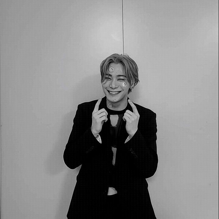 GirlNamedRobbie's tweet photo. Moonbin 🖤 https://t.co/DvqP2x7dcH