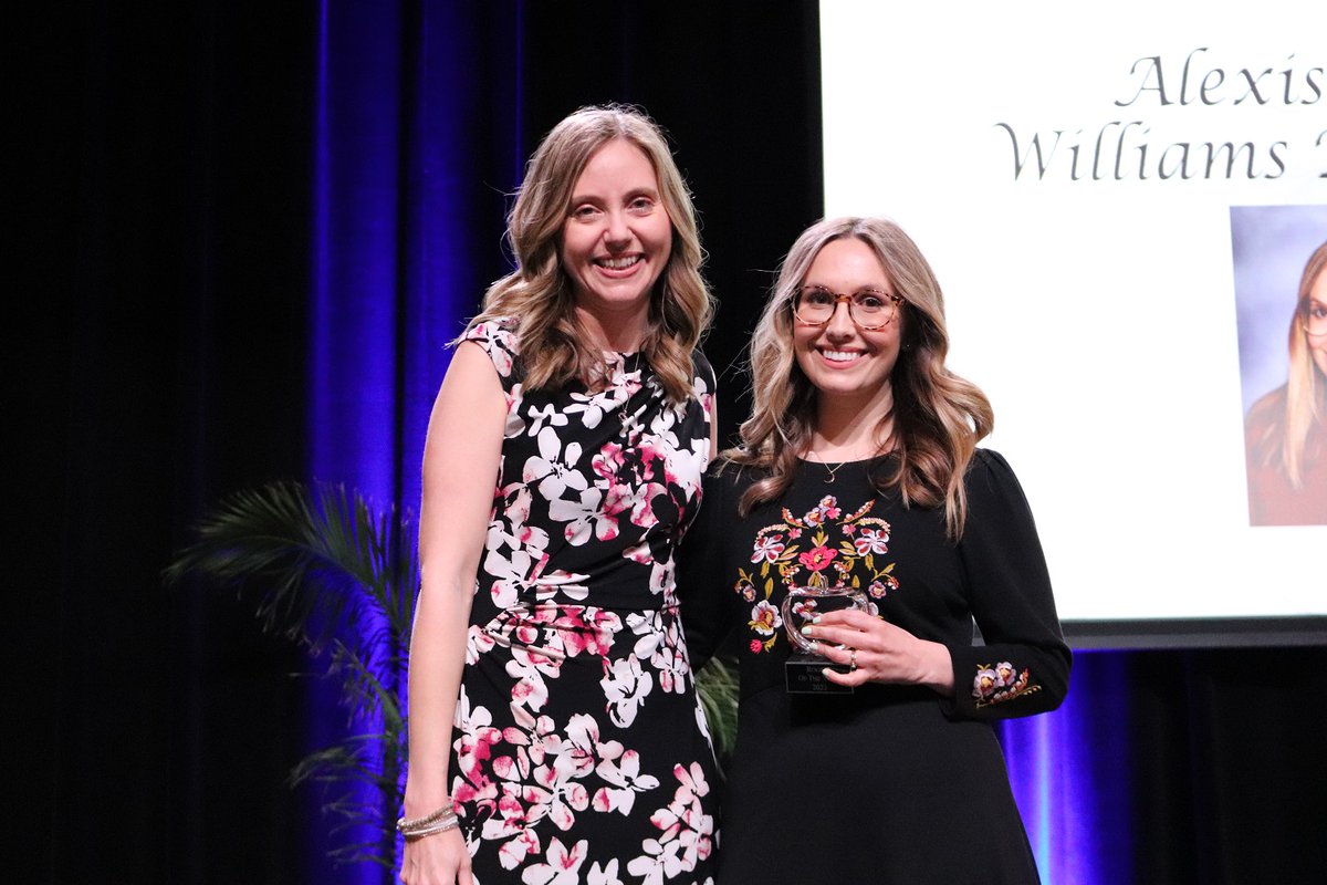 officialSPS's tweet image. .@Foundation4SPS honors SPS staff, donors at #CelebrateSPS Banquet 💚

MORE: ow.ly/Stux50NNkma

#supportSPS