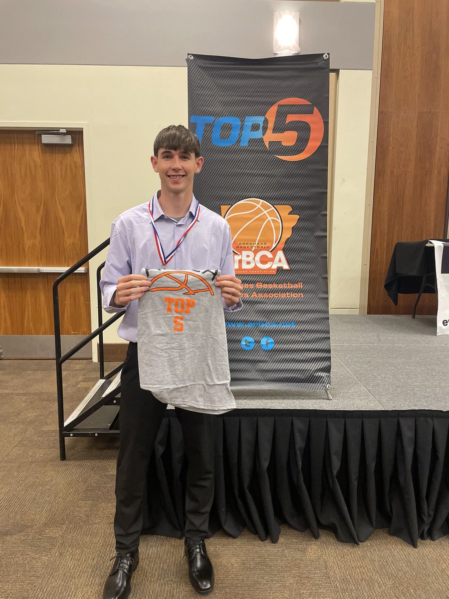 b_tanner1's tweet photo. Honored to be voted top 5 in the state. Thank you @ArbcacontactAr @sully7777 for a great banquet @big73miller @GradyMajors @NateKennedy12 @SandLizardHoops https://t.co/ZJTj1OsLrN