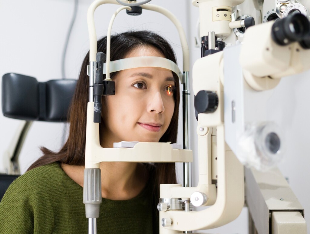 Regular eye exams are essential for maintaining good eye health and detecting eye diseases or vision problems early when they are easier to treat. Here are some reasons why it's important to get regular eye exams:
✔️ Detecting Eye Diseases: Many eye dise… ift.tt/Fwr59yU