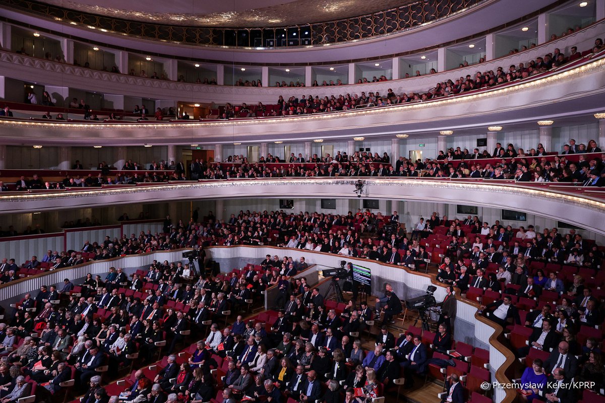 prezydentplarch's tweet photo. W @Opera_Narodowa Prezydenci 🇵🇱, 🇮🇱 i 🇩🇪 z Małżonkami wysłuchali uroczystego koncertu Polsko-Izraelskiej Orkiestry Symfonicznej wieńczącego obchody 80. rocznicy wybuchu Powstania w Getcie Warszawskim. https://t.co/aHoCJe1824