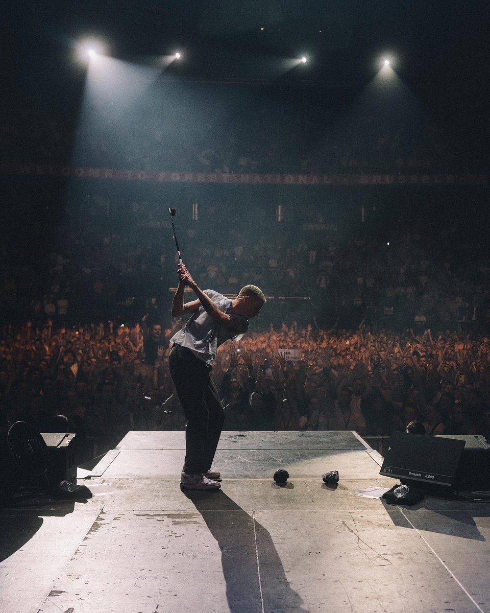 macklemore's tweet photo. BRUSSELS…. My god. You guys went bar for bar on every song. From the anthems to the new songs off BEN. Crazy energy for 90 min straight. That was one of them ones… 🙌🏼🇧🇪 https://t.co/f2e31tiQ6f