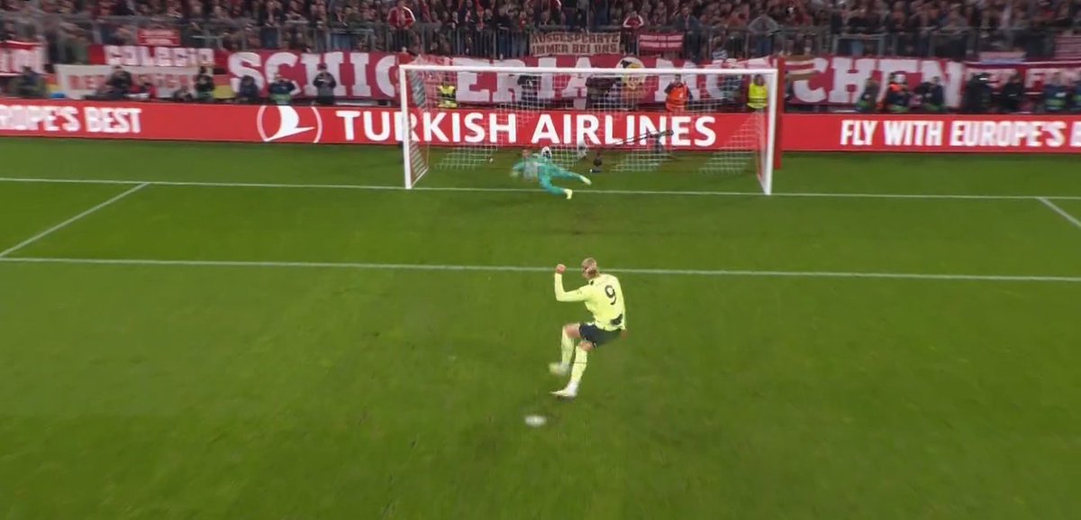 MercFootball's tweet photo. What is happening to left footed players? Salah then Saka and now Haaland!!

🔴Bayern 0-0 City🔵 #FCBMCI https://t.co/0Edj6DVHLE