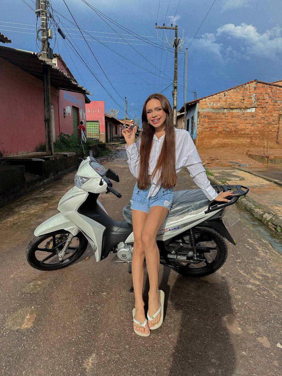 BotaaPoo's tweet photo. Motorizada e muito feliz 🏍️🥹❤️ https://t.co/YEStUQ4sjc
