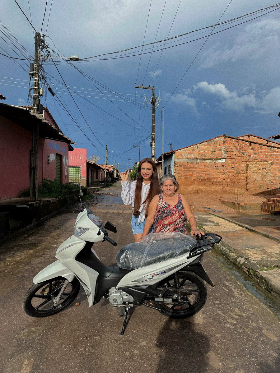 BotaaPoo's tweet photo. Motorizada e muito feliz 🏍️🥹❤️ https://t.co/YEStUQ4sjc