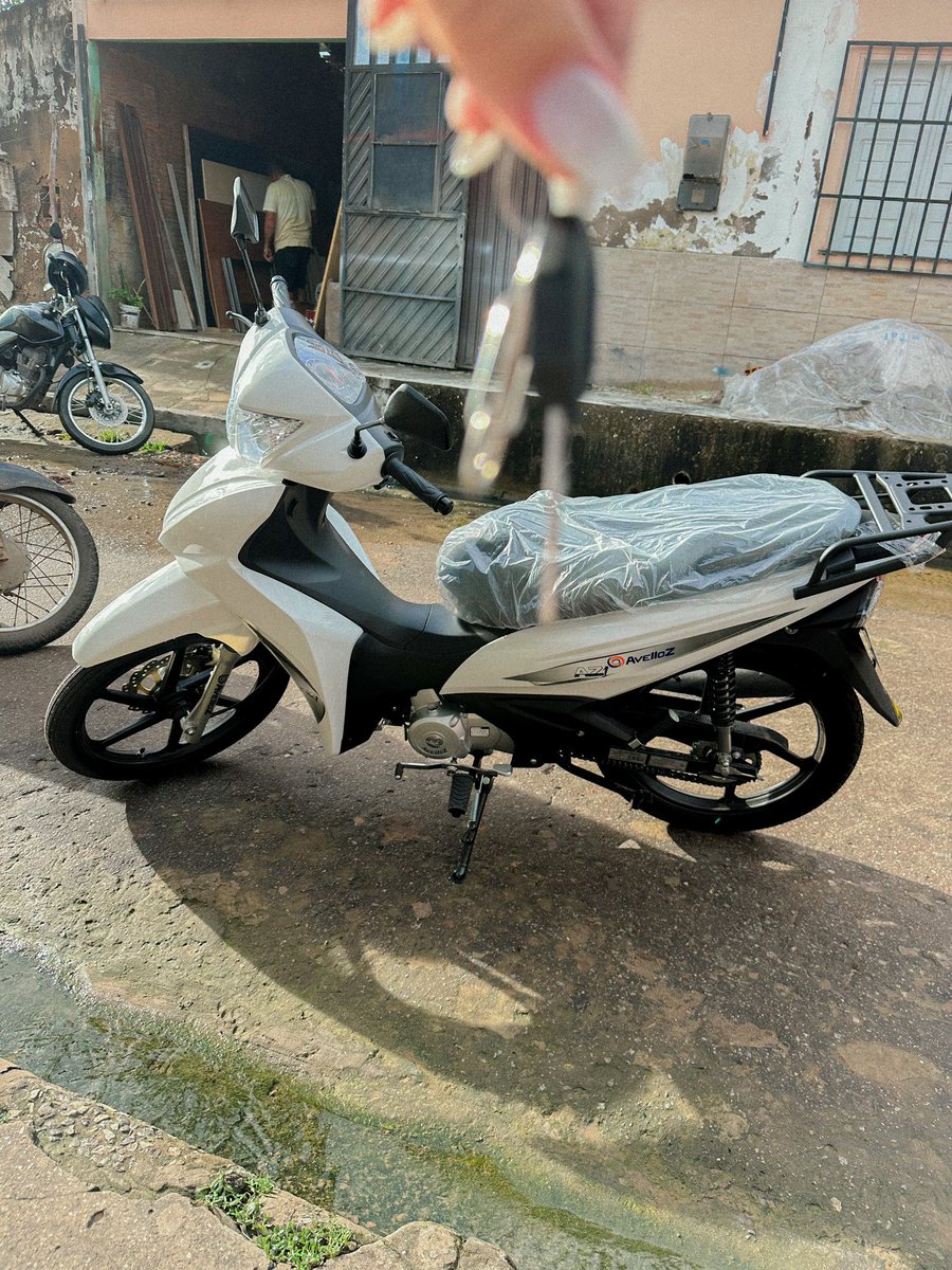 BotaaPoo's tweet photo. Motorizada e muito feliz 🏍️🥹❤️ https://t.co/YEStUQ4sjc
