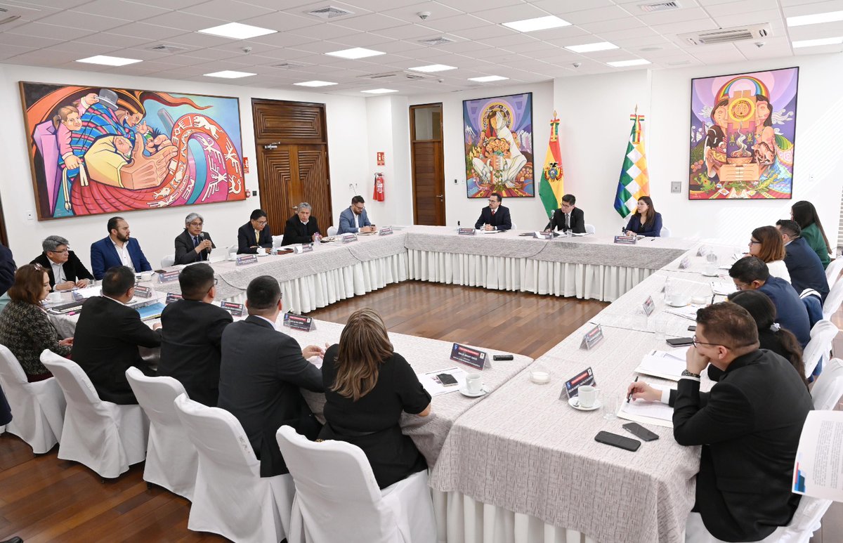superbancosEC's tweet photo. La #SuperBancosEc, con su representante participa  junto al @gafilat en la evaluación de 90 entidades públicas y privadas respecto a la prevención contra la legitimación de ganancias #ilícitas en #Bolivia 🇧🇴 #PrevengamosElLavado https://t.co/Pr4PzyGmY6
