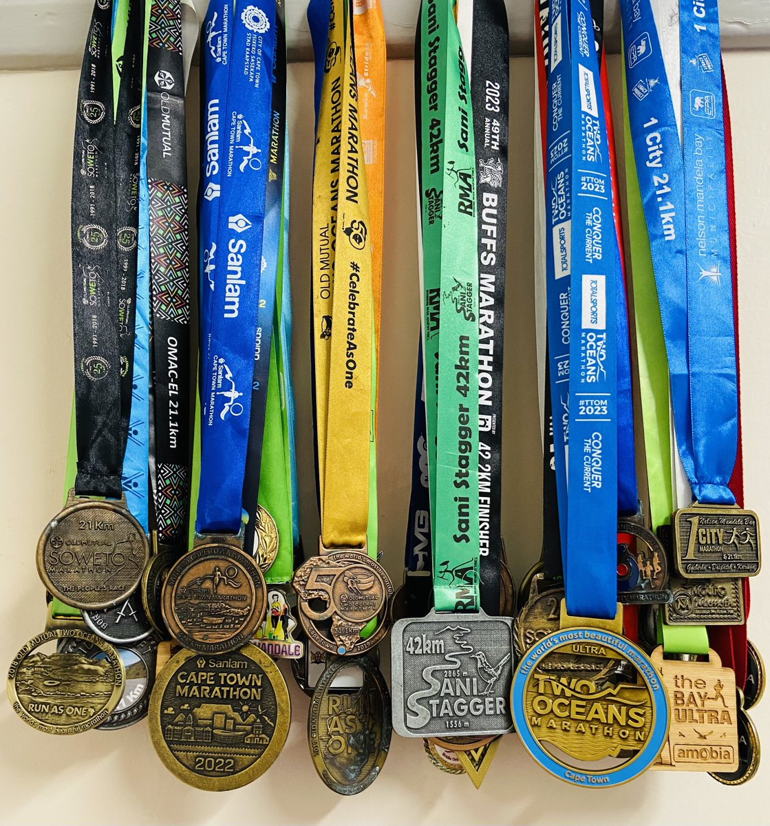 Lethuntwendala's tweet image. Aw madoda! I earned this medal 🏅☺️

Two Oceans Ultra Marathon 56 km is no child’s play 🙌🏽 

Seyi phakathi kwazo 🤪🥹

#TTOM2023 #ConquerTheCurrent #runningmotivation #RunningWithSoleAC #RunningWithTumiSole #TrapnLos #FetchYourBody2023