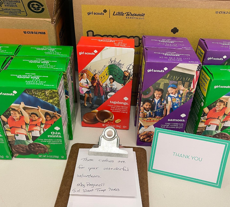 LFCsaveslives's tweet photo. Thank you to Girl Scout Troop 70060 for kindly donating cookies to Loudoun Free Clinic’s volunteers. We love our volunteers and enjoy seeing them “treated” so thoughtfully!
.
#GirlScoutCookies #Volunteering #LoudounFreeClinic #LoveLoudoun #GivingBack #Healthcare https://t.co/NrBoTMEEyk