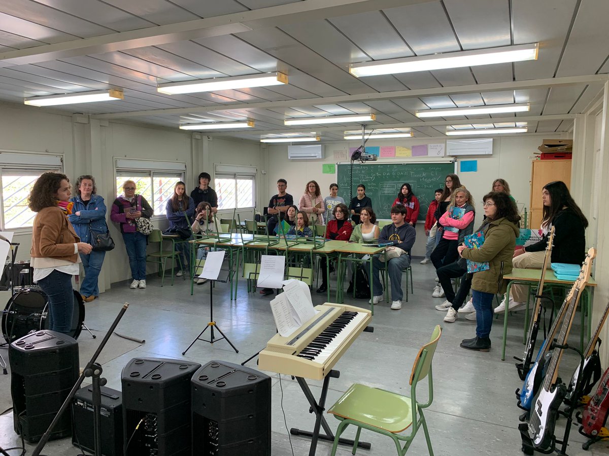 jordimartifont_'s tweet photo. Ahir vam fer portes obertes a l'@Ins_BaixPenedes: una multitud hi va acudir.  Les aules de dansa i música que veieu aquí, però, el Departament d'Educació les vol tancar sense donar CAP alternativa. Volem espais per poder fer classes!!!, res mès. https://t.co/vHFm9iLUrV