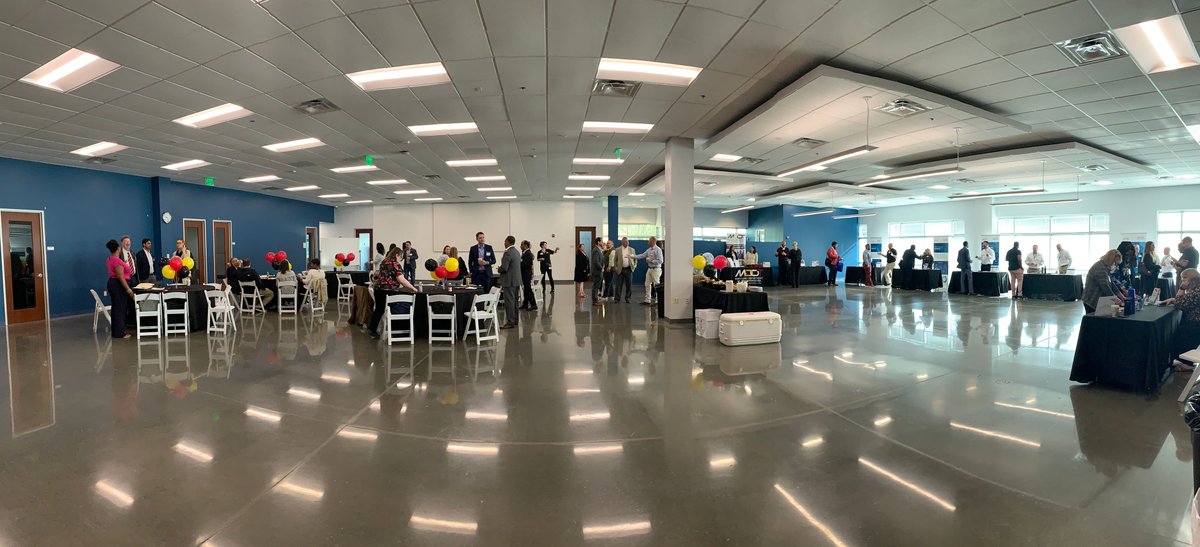 skylinetech_'s tweet photo. We had an amazing time this morning hosting our inaugural Minority Business Enterprise (MBE) breakfast! This MBE outreach allows many new business owners to learn how to do business with the State under a prime contractor. Thank you all for making this event a success! https://t.co/rbVOBC87TQ