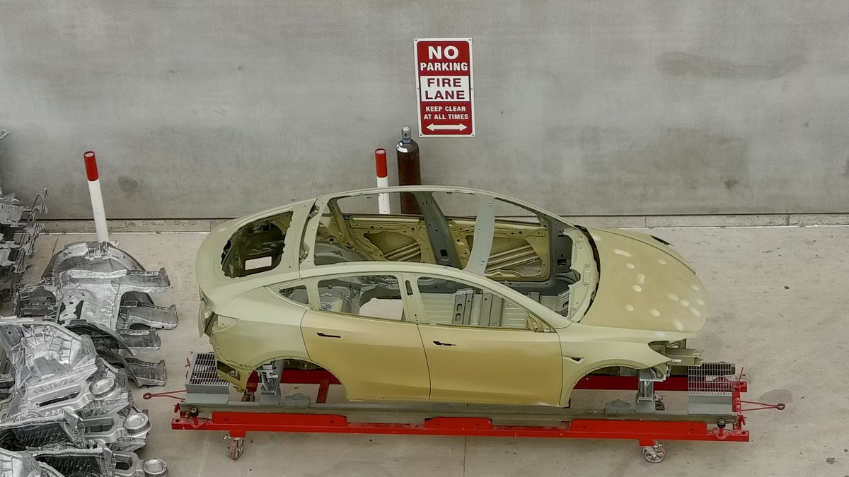 peterdog15's tweet photo. New custom two-tone color, coming out of the upgraded Giga Texas paint shop! If you order your Tesla Model Y in this color, you will have the added benefit of being able to park in a fire lane with no negative repercussions. #Tesla #StupidTweets #UglyModelY https://t.co/sPG67sCa5b