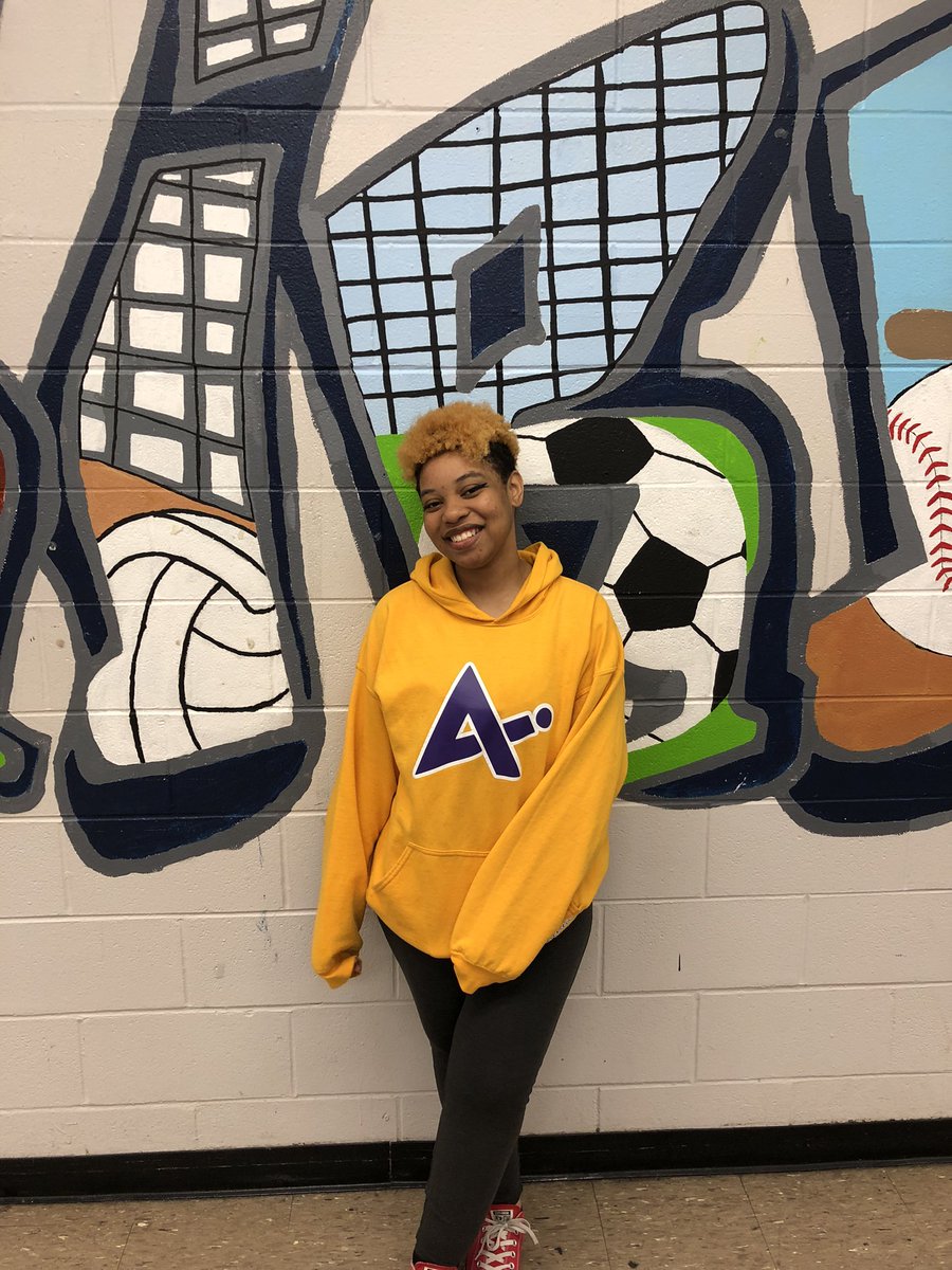 SchoolKirby's tweet photo. Cougar Nation,
Congratulate KHS junior Mykea Carter for being selected from among high school students across the country to study at Yale through the NYLF Business Innovation this summer!
Way to go, Mykea! You are…
#KirbyStrong
#CougarNation
#wearebuiltforthis
#MSCSTogether https://t.co/jHQaIs8byw