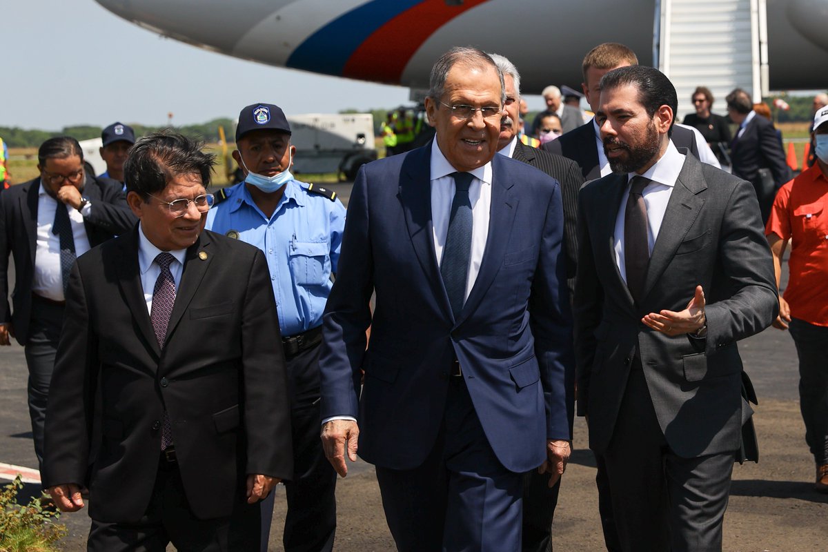 🇷🇺🇳🇮 Сomo parte de su viaje por América Latina, el Canciller Serguéi Lavrov ha llegado a Managua.

En el aeropuerto, fue recibido por su homólogo nicaragüense, Denis Moncada, y el Representante Especial del Presidente de Nicaragua para las Relaciones con Rusia, Laureano Ortega.