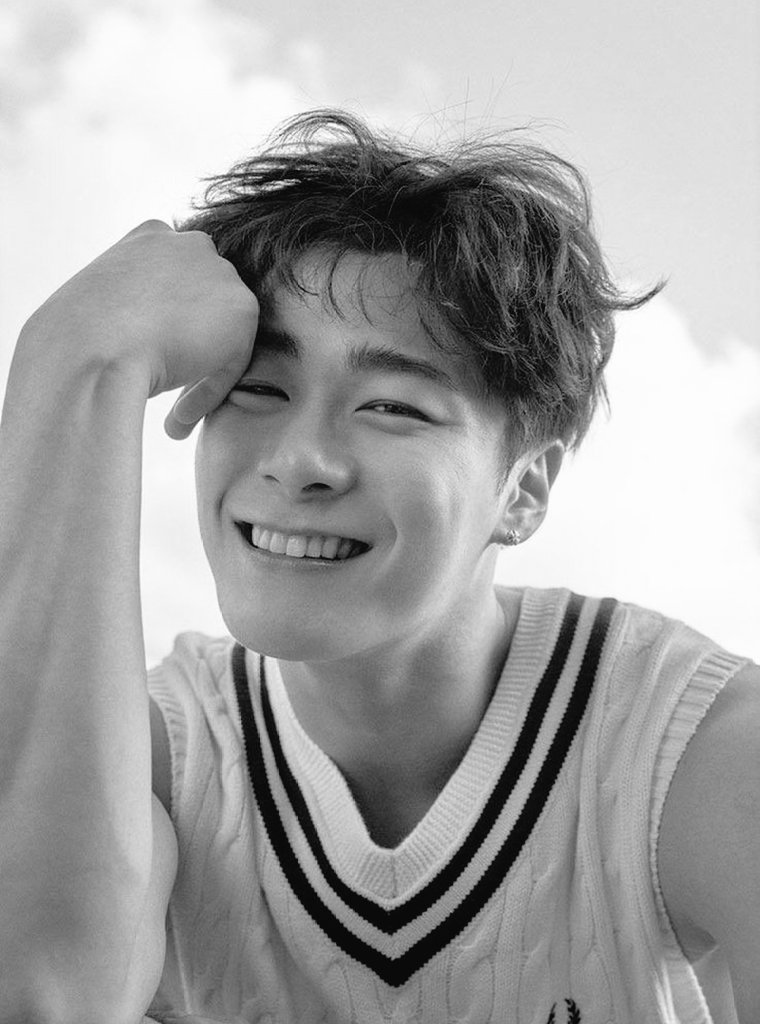 Her zaman meleksi bir gülüşü var derdim sensin için.. Bir gün gerçekten melek olacağın hiç aklıma gelmezdi... Bugünü asla atlatamayacağim.. MOONBİN ben sensiz ne yapacağım.. 
🥀 19 /04 /2023