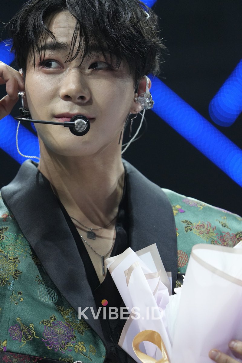 officialkvibes's tweet photo. — Final chapter
And finally, the moon meets the star.

#moonbin #astro https://t.co/ijaQEoU4OM