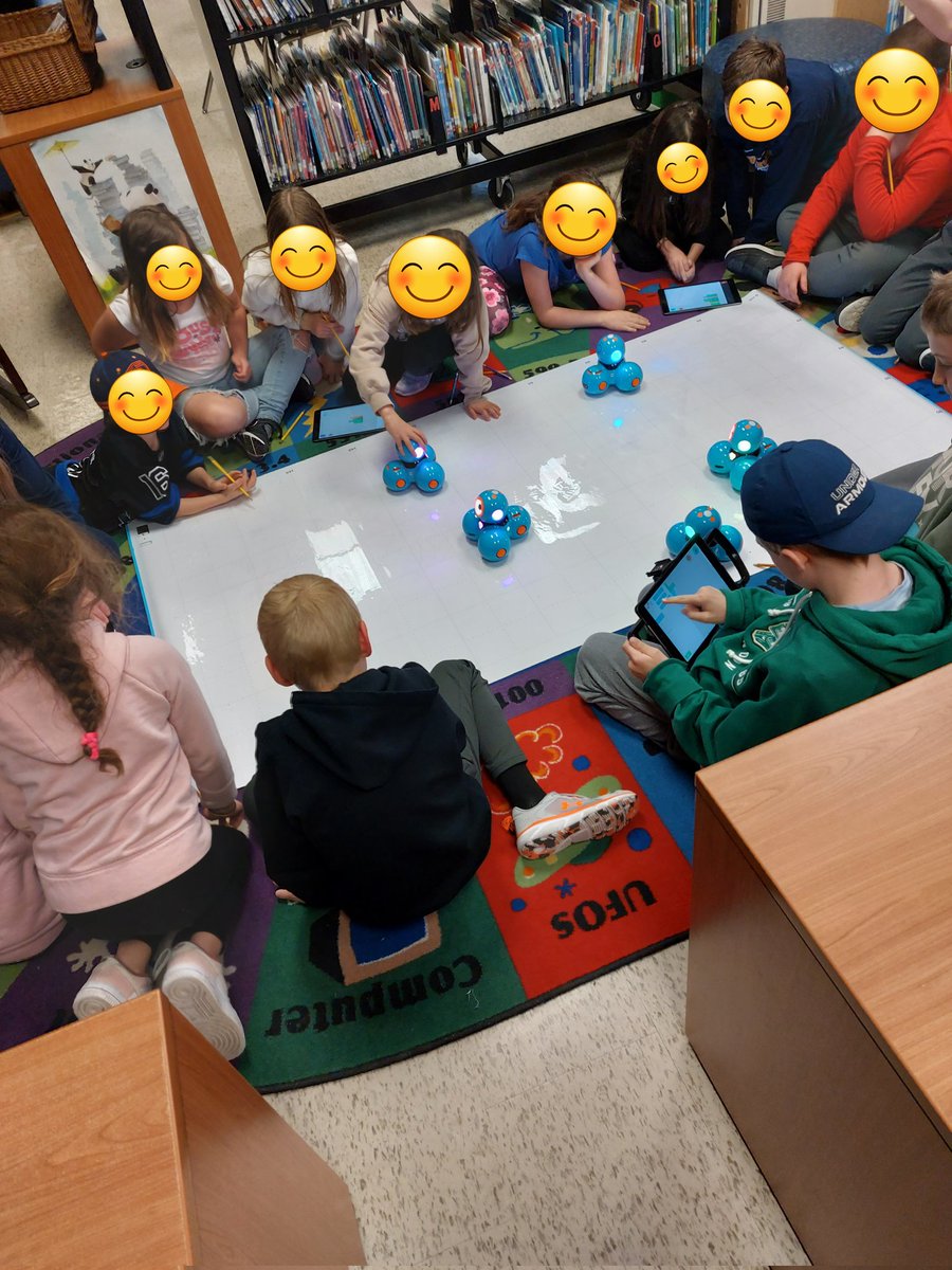 SouthwoldLLC's tweet photo. So fun coding with Dash today with gr3 S's #tvdsbtech @southwoldtvdsb #Dash @WonderWorkshop https://t.co/Ea4jgAfbqi