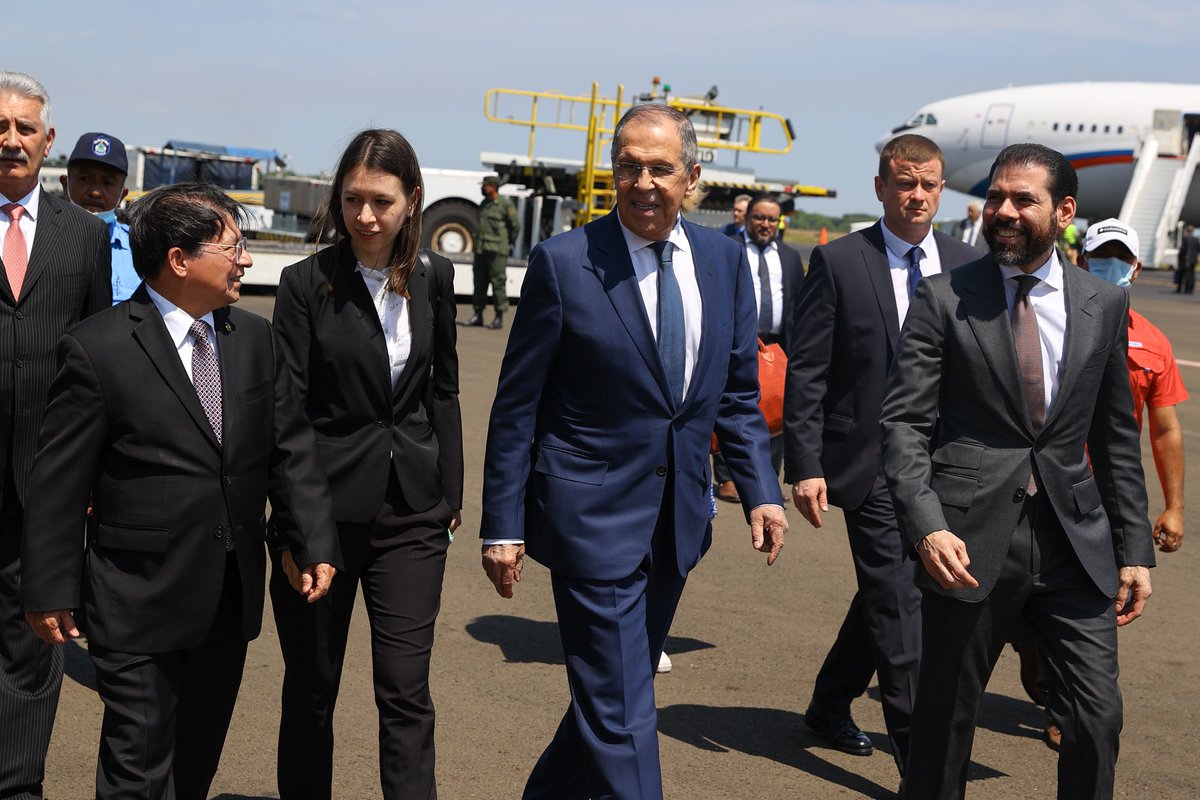 mae_rusia's tweet photo. 🇷🇺🇳🇮 Сomo parte de su viaje por América Latina, el Canciller Serguéi Lavrov ha llegado a Managua.

En el aeropuerto, fue recibido por su homólogo nicaragüense, Denis Moncada, y el Representante Especial del Presidente de Nicaragua para las Relaciones con Rusia, Laureano Ortega. https://t.co/cLXDLTLOTB