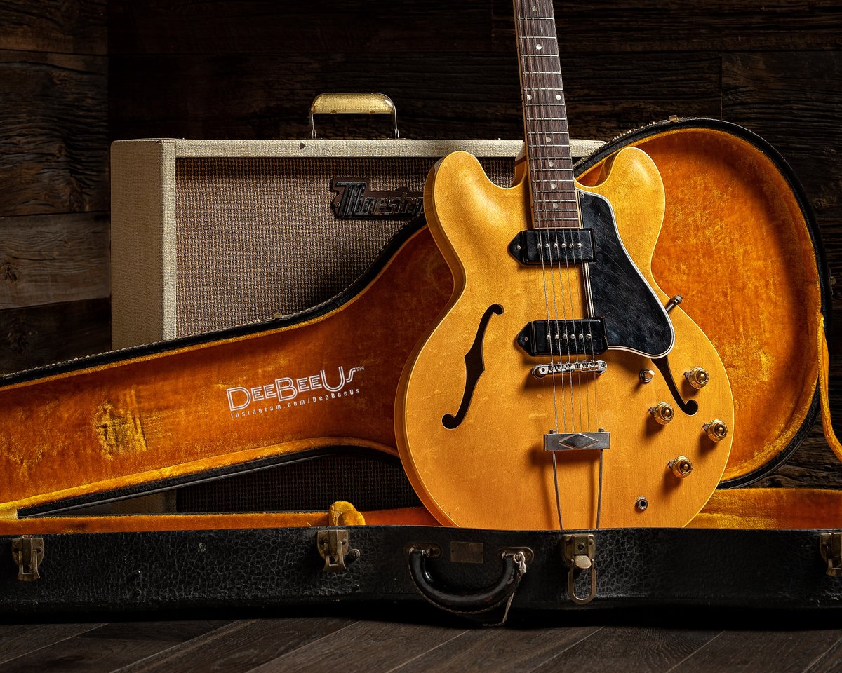 DeeBeeUs's tweet photo. 1960 ES330 in very rare natural finish. ~294 produced in 1959 and 1960 only.  Shot for the upcoming "ES Believers" book.
#ES330TDN #esbelievers #burstbelievers #vicdapra #davidplues #guitar #guitars #electricguitar #vintageguitars #vintagegibson #gibsonguitars #guitarphotography https://t.co/eDaq09xthe