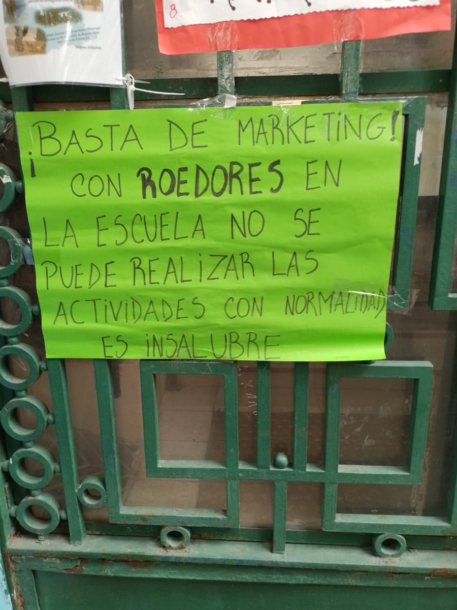 AdemysPrensa's tweet photo. ⚠️ *Ratas en el Comercial 19*
❗Nuevamente, como en tantas escuelas, la docencia tiene que organizarse para exigir algo tan básico como no convivir con ratas dentro de las instituciones escolares, dado que esto evidentemente puede afectar la salud de estudiantes y trabajadorxs. https://t.co/bKYO0f3u6u