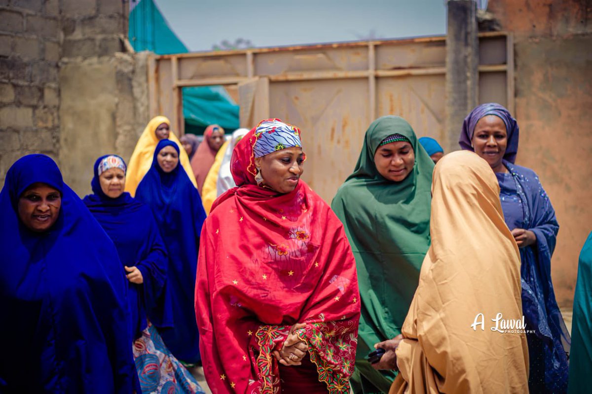 fatimatukr's tweet photo. Today, accompanied by DRAG excos and some of my aides, I paid two condolence visits; 1- to the family of Late Hajiya Habiba Mani at her Mani home and 2- to the Katsina home of the Late Cigarin Katsina. May Allah grant the both of them swift passage into Aljannah firdaus. Hajiya Habiba Mani was before her death, DRAG’s Zonal coordinator (Daura Zone).